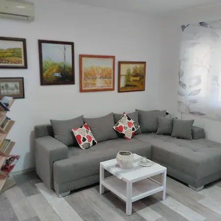 House&mini-camp Skelica Nestin